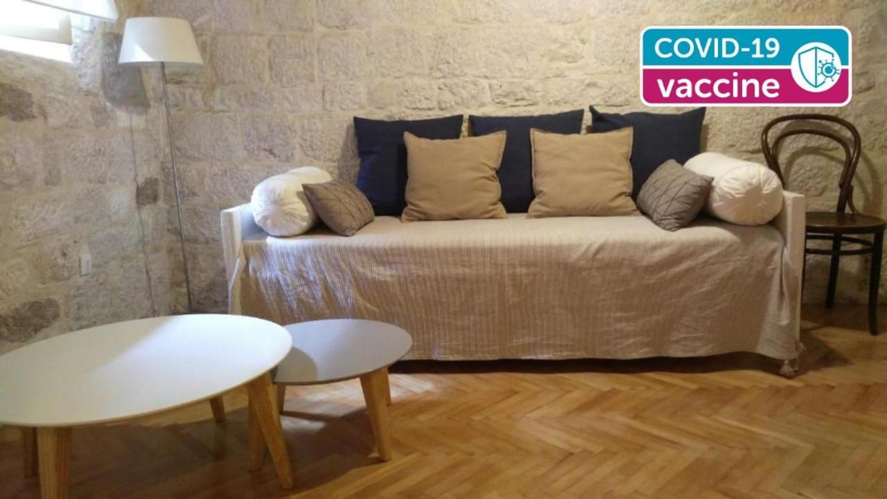 Rooms Livia โตรกีร์ ภายนอก รูปภาพ