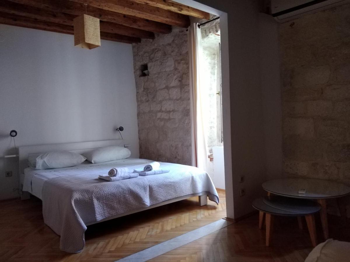 Rooms Livia โตรกีร์ ภายนอก รูปภาพ